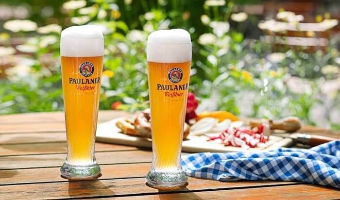 9-cervejas-alemas-que-voce-precisa-beber-paulaner-hefe-weissbier-naturtrub-55-abv